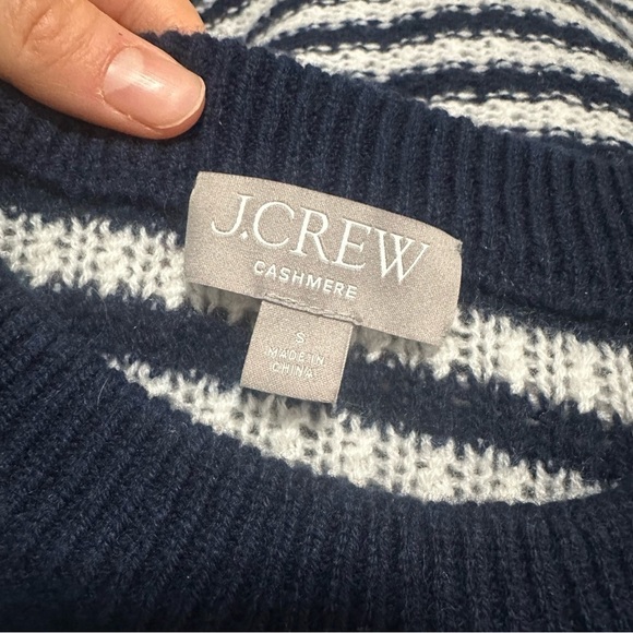 NWOT j crew Cashmere relaxed crewneck sweater in stripe navy snow - Picture 5 of 6